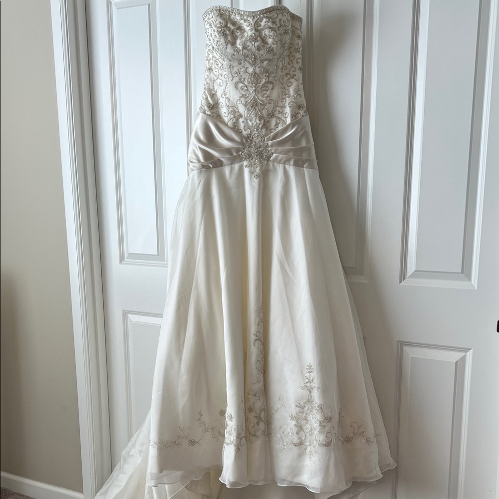 BNWT Allure wedding dress. Size 6
